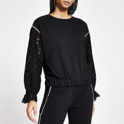 Zwarte ruimvallende sweater met lange broderie mouwen