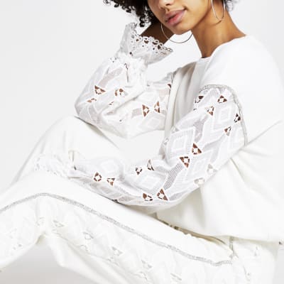 Sweat blanc avec manches en broderie anglaise 