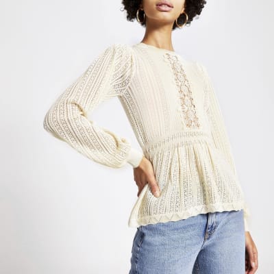 Pull péplum​​​​​​​ crème en maille et dentelle