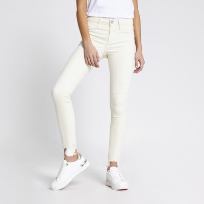 Molly-Jeggings in Ecru mit halbhohem Bund und ausgefranstem Saum
