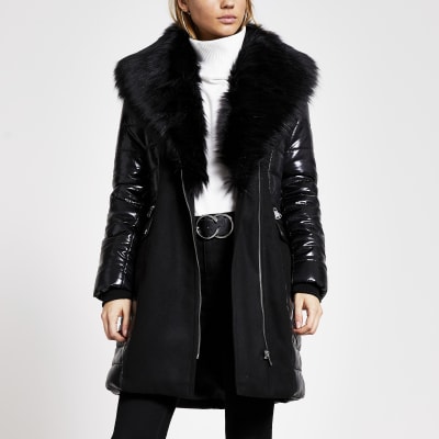 Veste longue matelassée noire en fausse fourrure