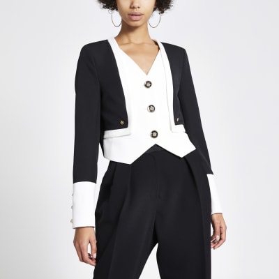 Schwarzes Jackenoberteil im Lagenlook