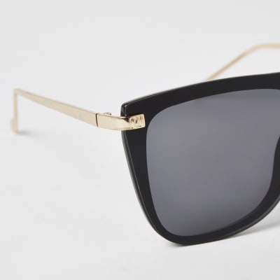 Black visor sunglasses