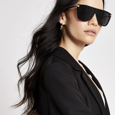 Black visor sunglasses