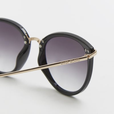 Black smoked lens sunglasses