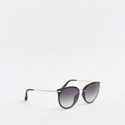 Black smoked lens sunglasses