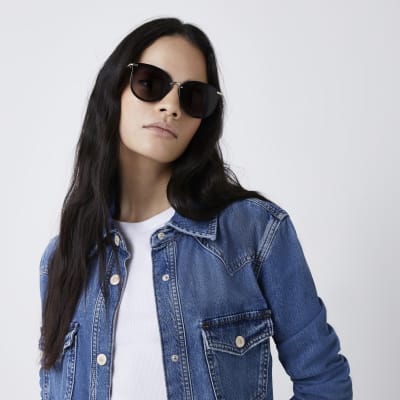 Black smoked lens sunglasses