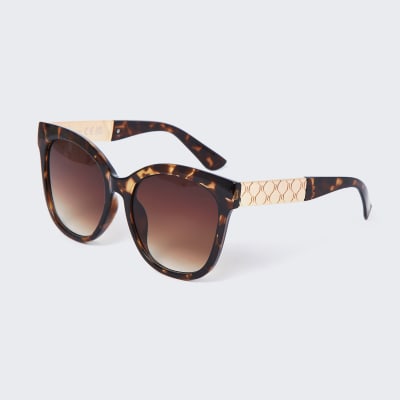 Brown tortoise shell oversized sunglasses