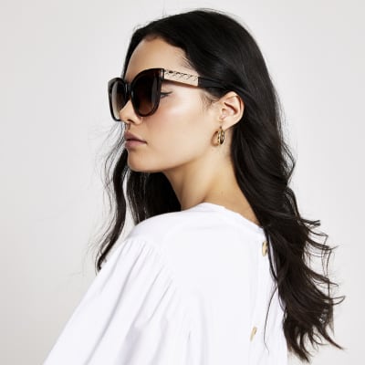 Brown tortoise shell oversized sunglasses