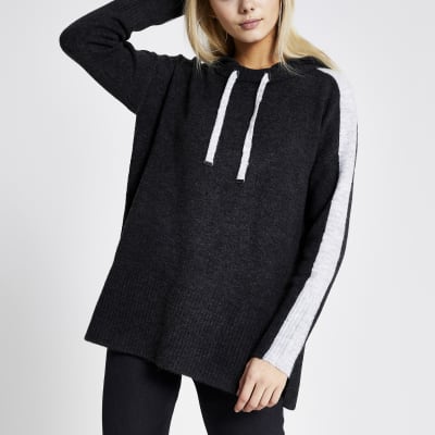 Grauer Strick-Hoodie in Blockfarben