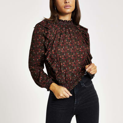 Rode gesmokte top met bloemenprint, ruches en lange mouwen