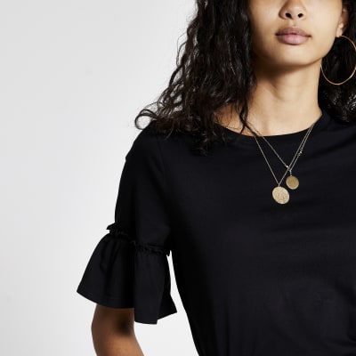 Zwart kort T-shirt met wijduitlopende mouwen