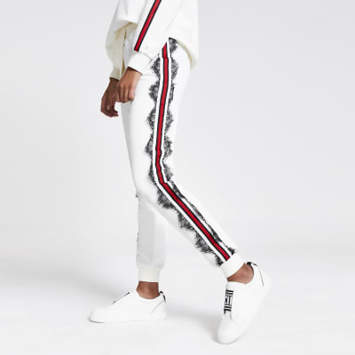 Witte joggingbroek met kanten en print op de zijkant