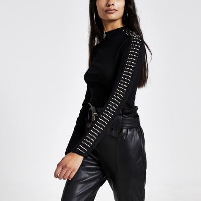 Zwart hoogsluitend geribbeld T-shirt met studs