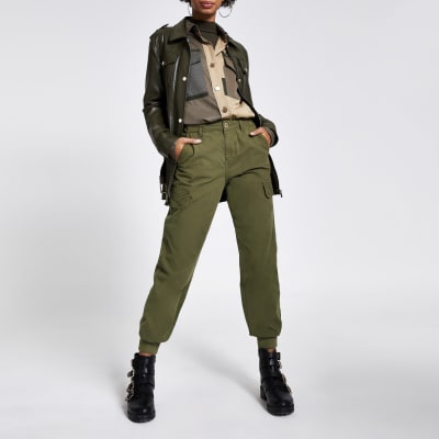 Umgeschlagene Utility-Hosen aus Twill in Khaki