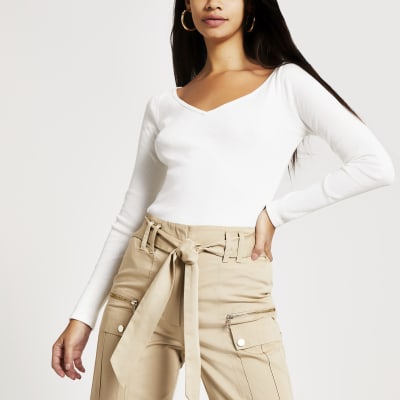 Wit geribbeld T-shirt met V-hals en lange mouwen