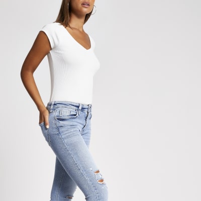 Wit geribbeld T-shirt met V-hals en korte mouwen