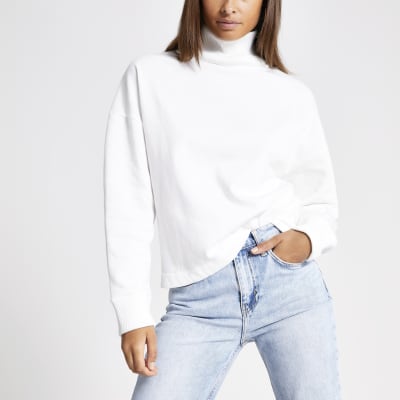 Weißes, hochgeschlossenes Sweatshirt