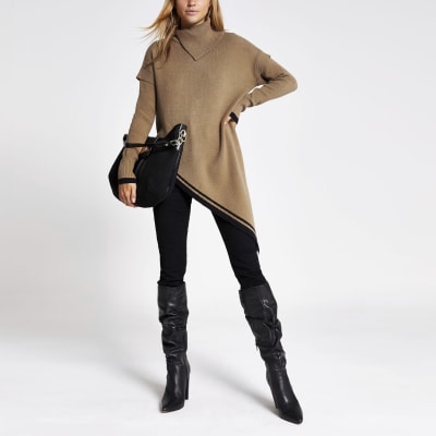 Brauner asymmetrischer Rollkragen-Jumper mit langen Ärmeln