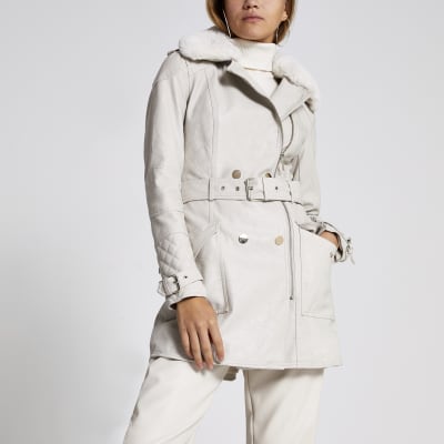 Beigefarben Jacke mit Gürtel aus Kunstleder