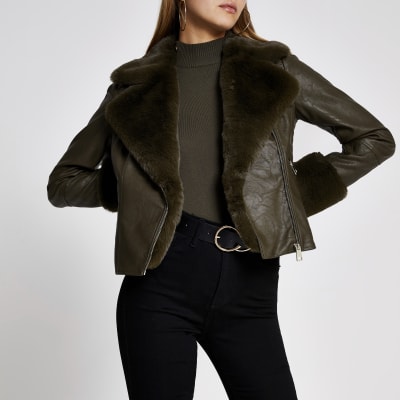 Gesteppte Bikerjacke in Khaki mit Kunstfellkragen