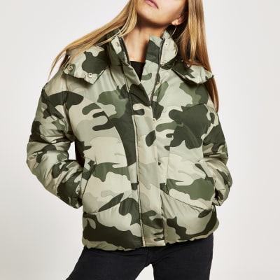 Graue Steppjacke mit Camouflage-Muster