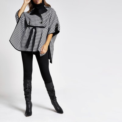 Schwarze Cape-Jacke mit Gürtel