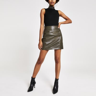 Kaki leren minirok met rits opzij