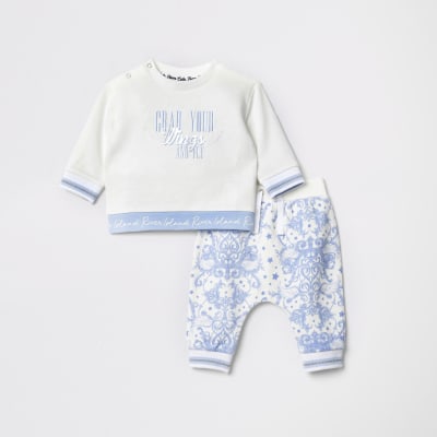 Outfit mit weißem Sweatshirt und Jogginghose mit Schriftzug für Babys