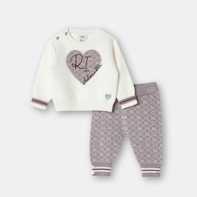 flattering tops for large breasts