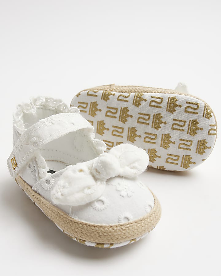 Baby girls White Broderie bow Shoes