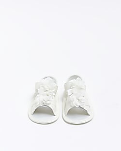 Baby girls white flower sandals