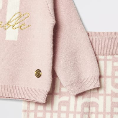 baby pink sweater outfit