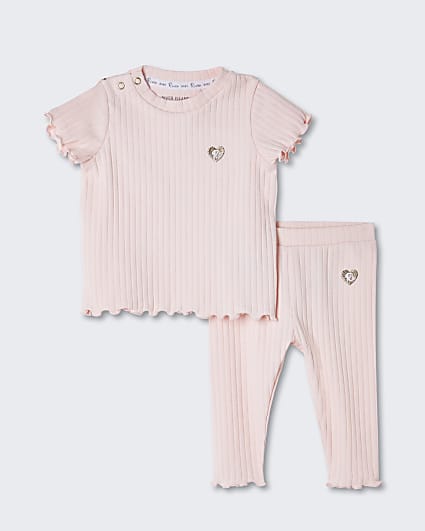 Baby pink ribbed leggings outfit