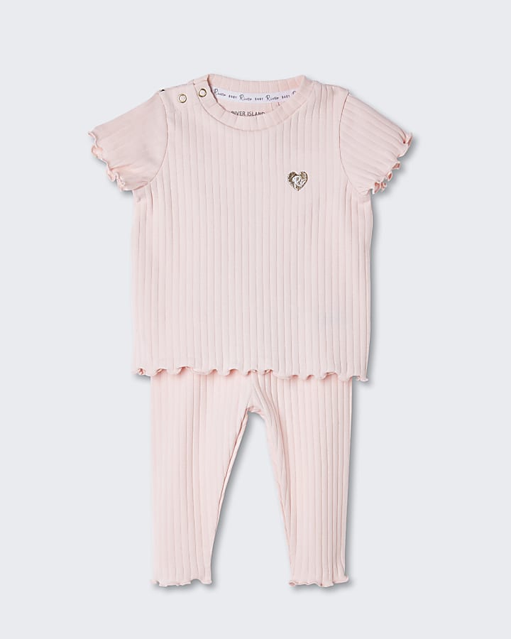 Baby pink ribbed leggings outfit