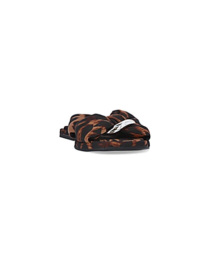 360 degree animation of product Beige animal print ring detail sandals frame-20