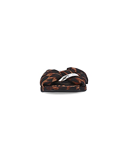 360 degree animation of product Beige animal print ring detail sandals frame-21