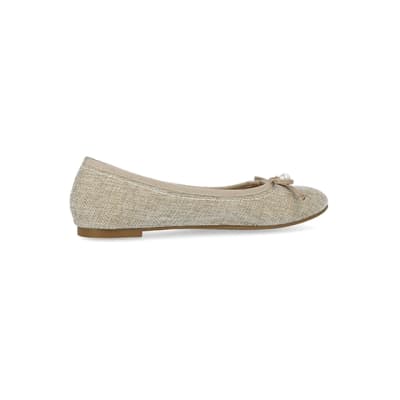 360 degree animation of product Beige bow detail ballerina pumps frame-14