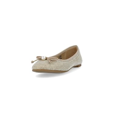 360 degree animation of product Beige bow detail ballerina pumps frame-23