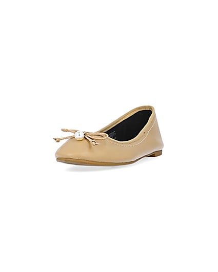 360 degree animation of product Beige bow detail ballerina pumps frame-23