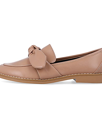 360 degree animation of product Beige bow detail loafers frame-3