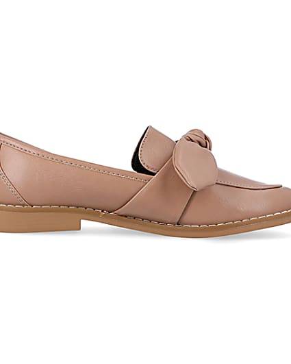 360 degree animation of product Beige bow detail loafers frame-15
