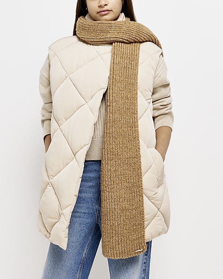Beige chunky knit scarf