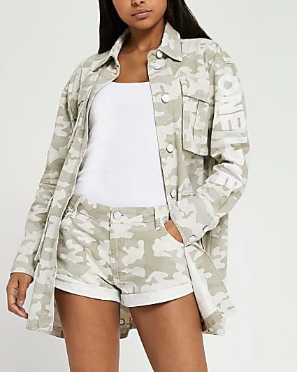 Beige embroidered turn up camo print shorts