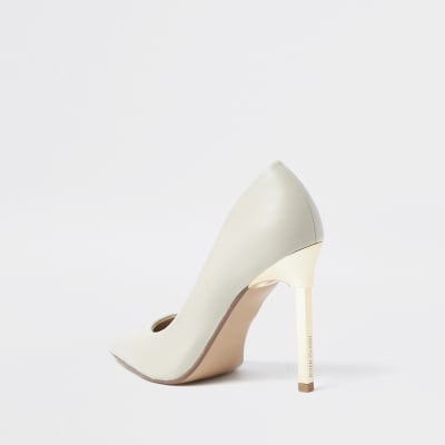 Beige gold heel court shoes