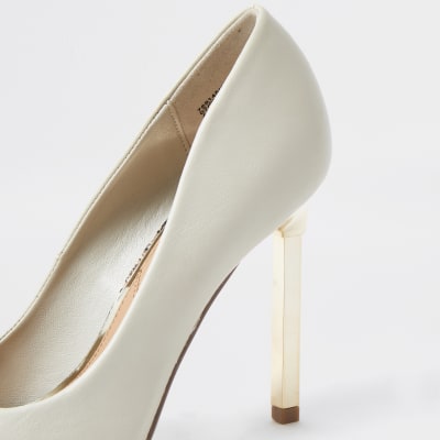 Beige gold heel court shoes
