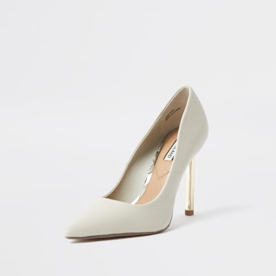 Beige gold heel court shoes