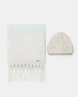 Beige knit hat and scarf set