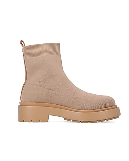 360 degree animation of product Beige knitted chunky ankle boots frame-15
