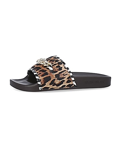 360 degree animation of product Beige leopard print sliders frame-2